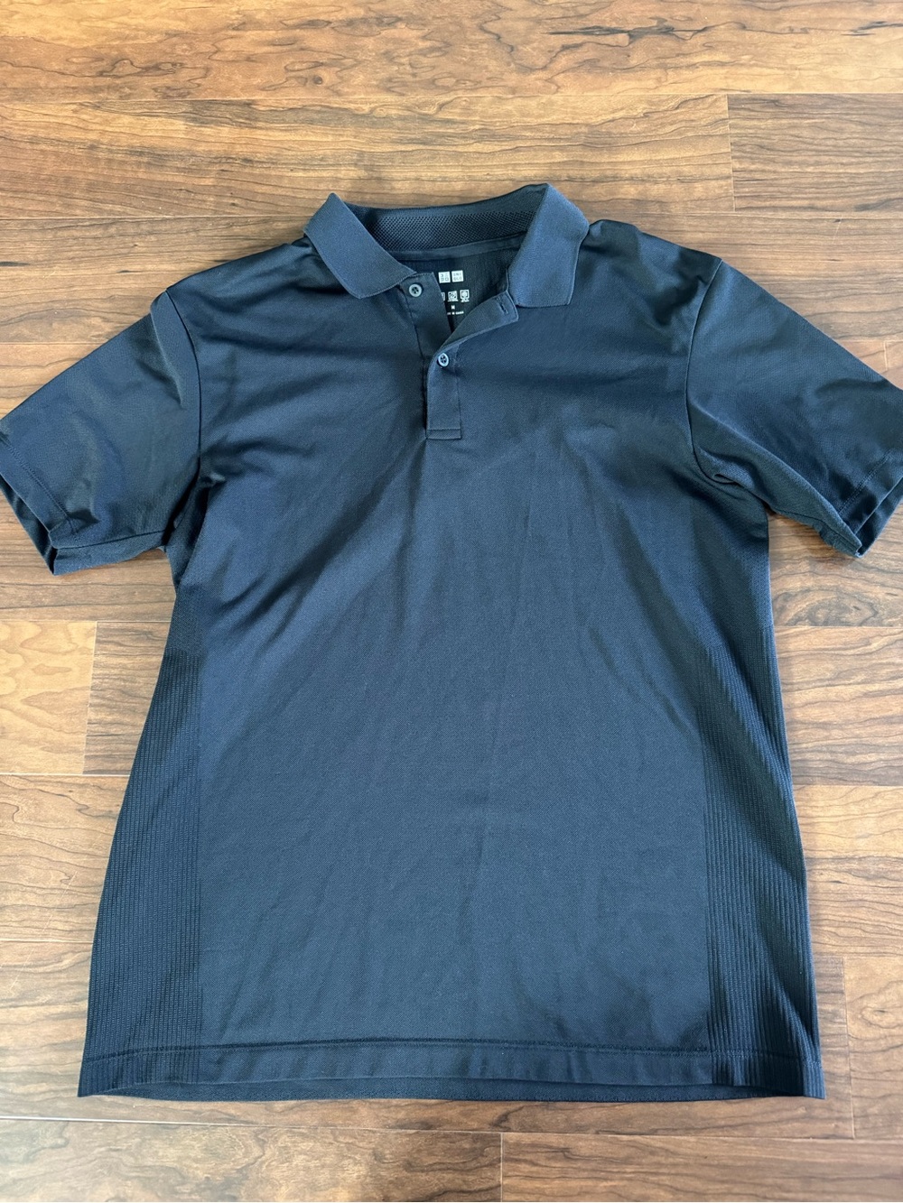 Uniqlo Men's Polo Shirt in Black - Short Sleeve